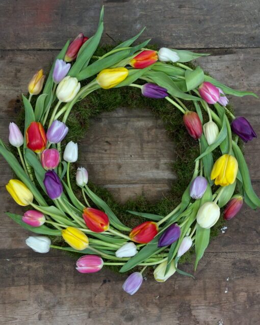 Bårekrans med tulipaner